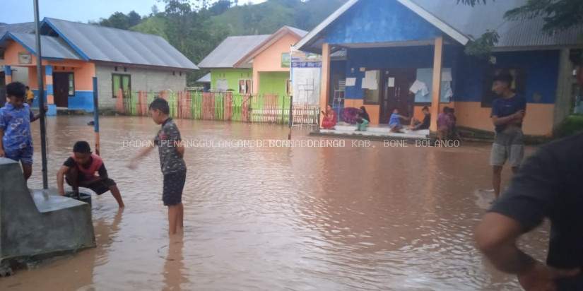 BANJIR BANDANG MERENDAM 375 RUMAH WARGA BONE BOLANGO