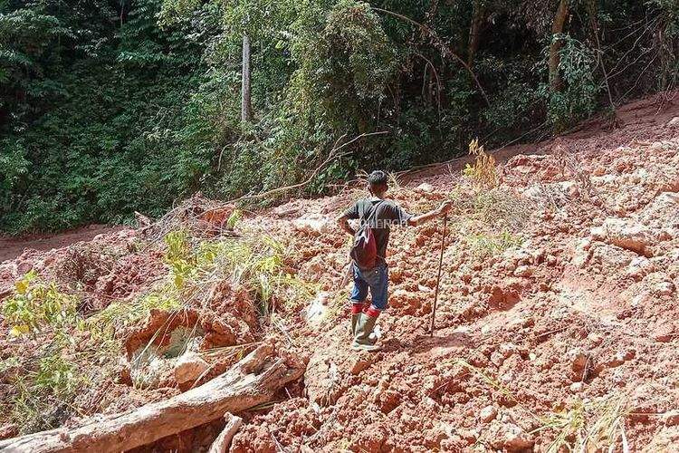 TANAH LONGSOR INTAI TIGA DESA DI BONE PANTAI