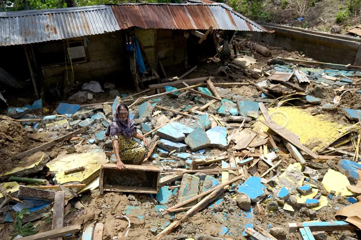 Rumah warga hancur diterjang banjir