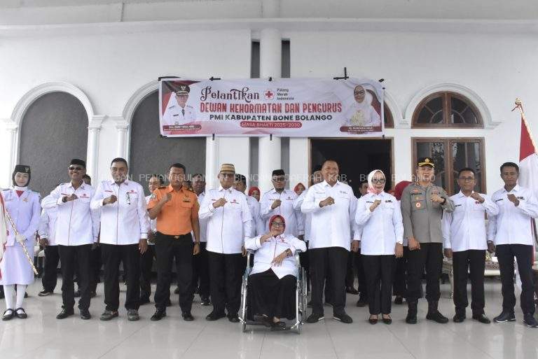  Bupati Bone Bolango  Resmi Melantik Dewan Kehormatan Dan Pengurus Palang Merah Indonesia (PMI) Kabupaten Bone Bolango 