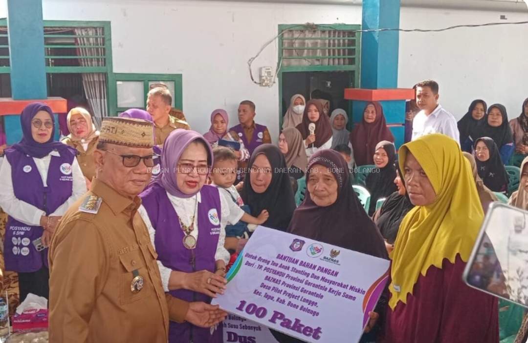Karena Fakta Kemiskinan Di Gorontalo Bupati Ismet Mile Serahkan Bantuan Kepada 218 Warga Bone Bolango